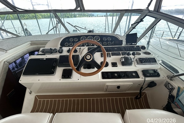 44' Cruisers helm2