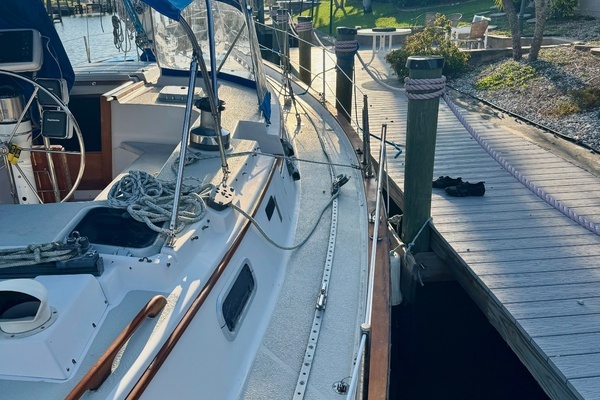 Photo of the 1990 Morgan 44 "Windfang II"