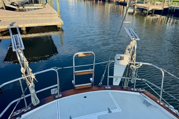 Photo of the 1990 Morgan 44 "Windfang II"