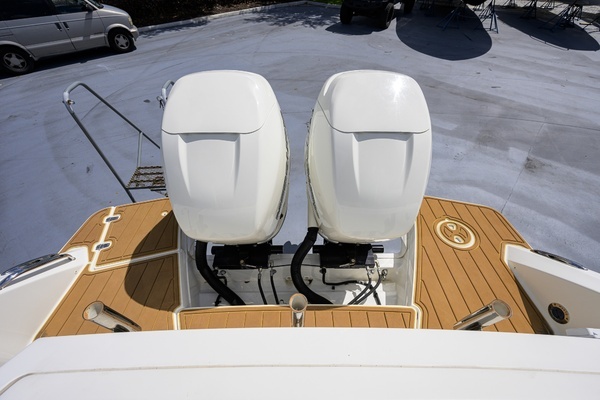 2023 Boston Whaler 32