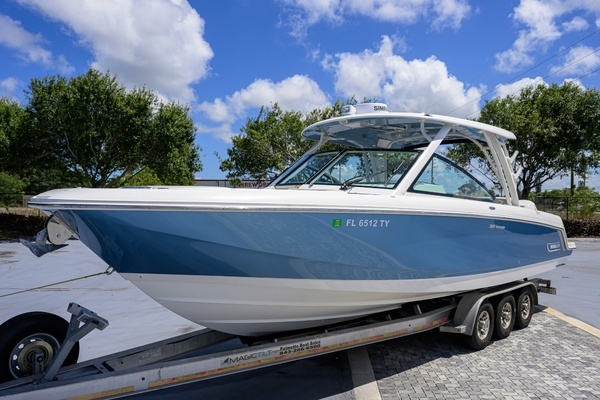 2023 Boston Whaler 32