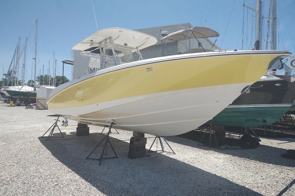 Photo of the 2006 Boston Whaler 320 Outrage "Punch List"