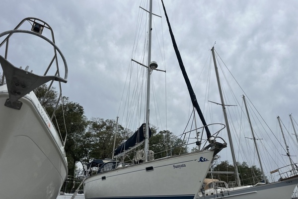 SUNYATA 42ft Sabre Yacht For Sale