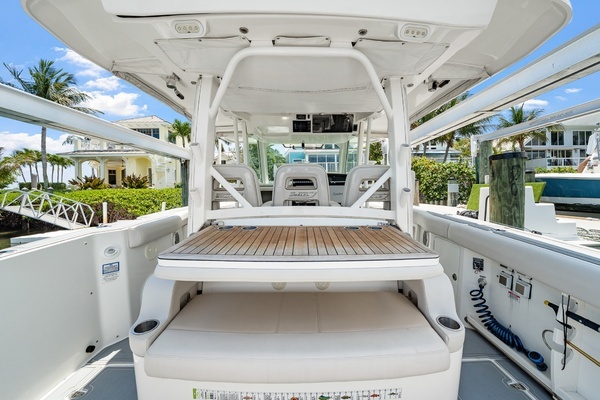 2018 Boston Whaler 38