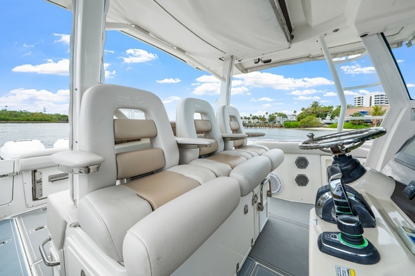 2018 Boston Whaler 38
