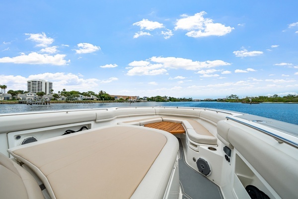 2018 Boston Whaler 38