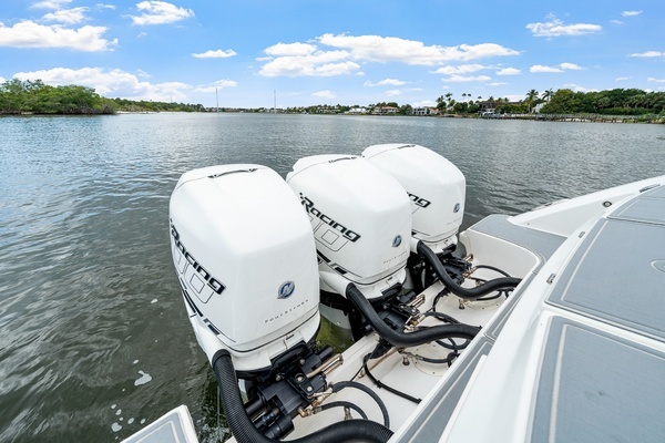 2018 Boston Whaler 38