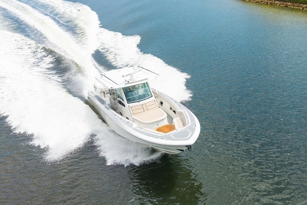 2018 Boston Whaler 38