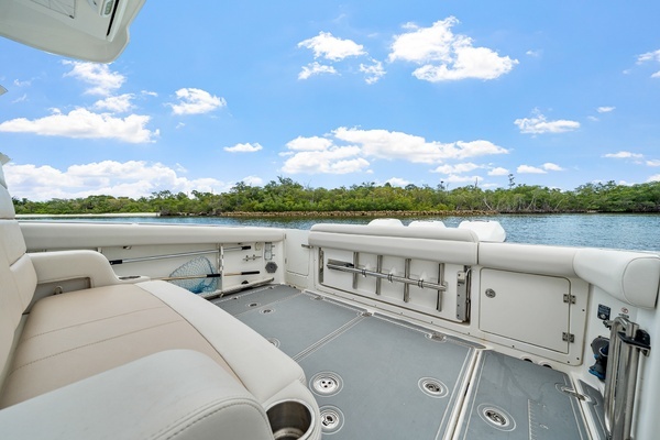 2018 Boston Whaler 38