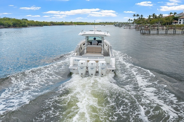 2018 Boston Whaler 38