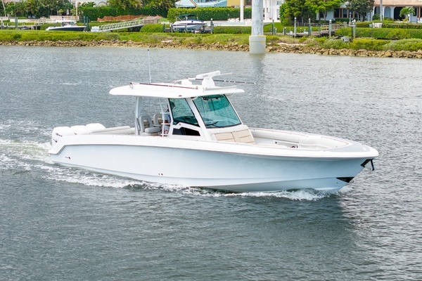 2018 Boston Whaler 38
