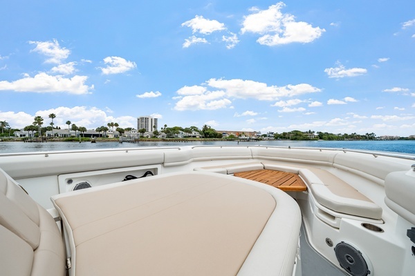 2018 Boston Whaler 38