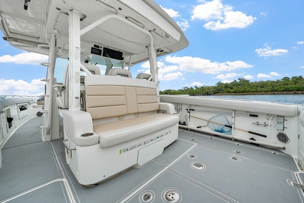 2018 Boston Whaler 38