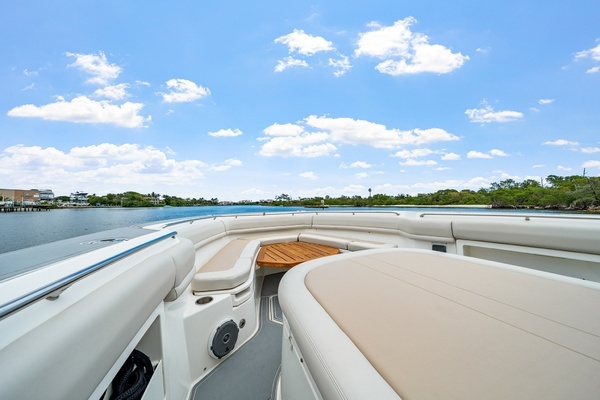 2018 Boston Whaler 38