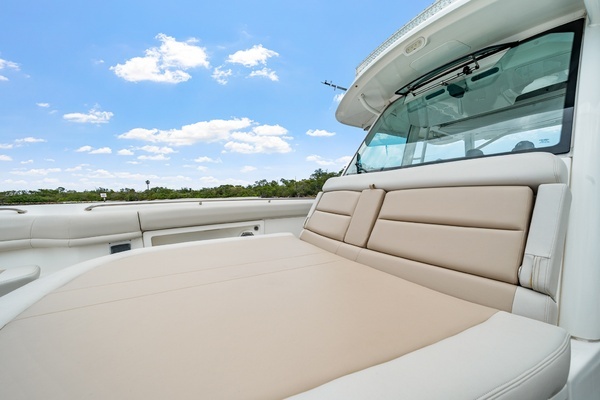2018 Boston Whaler 38