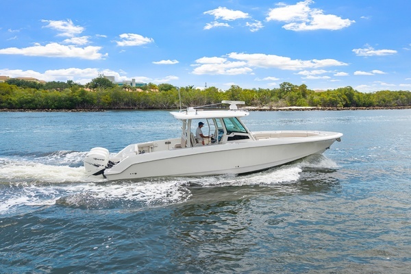 2018 Boston Whaler 38