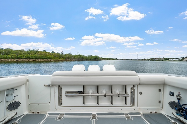 2018 Boston Whaler 38