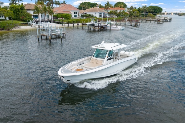 2018 Boston Whaler 38