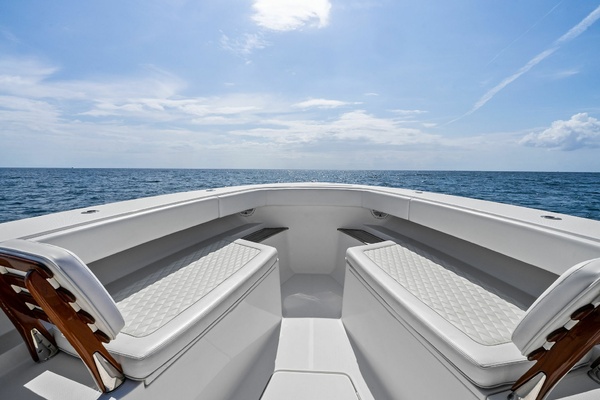  2020 Jupiter 43 SF MENACE Bow Seating