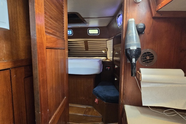 Awilda 42ft Endeavour Yacht For Sale