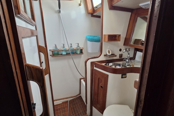 Awilda 42ft Endeavour Yacht For Sale