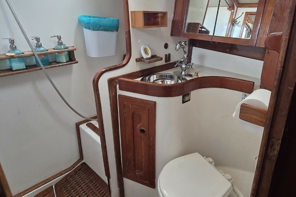 Awilda 42ft Endeavour Yacht For Sale