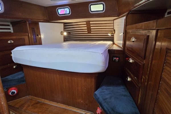 Awilda 42ft Endeavour Yacht For Sale