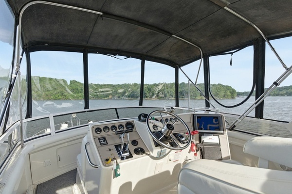1998 Carver 44