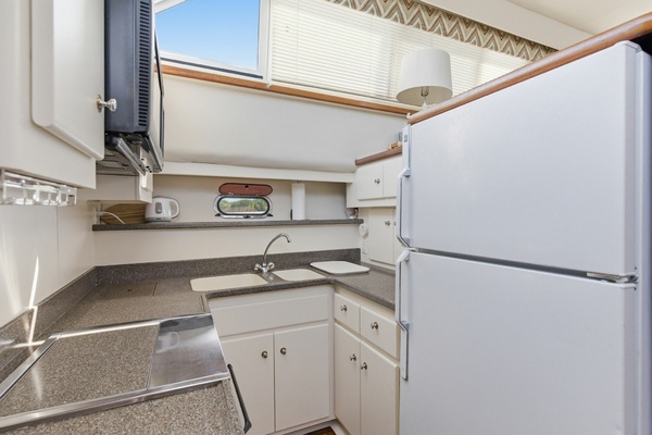 44ft Carver Yacht For Sale