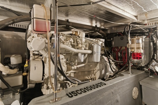 1998 Carver 44