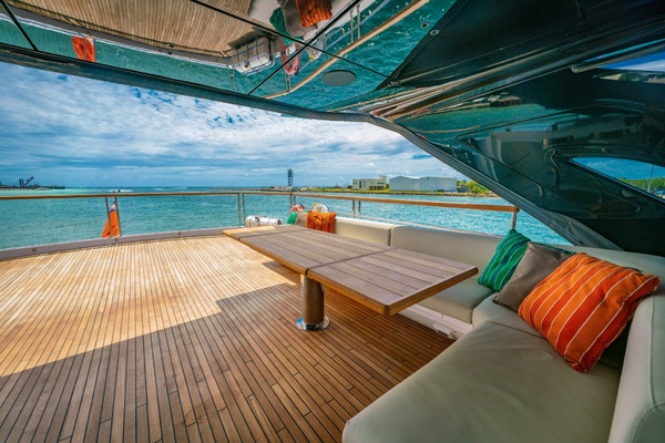 PURA VIDA 100ft Sunseeker Yacht For Sale