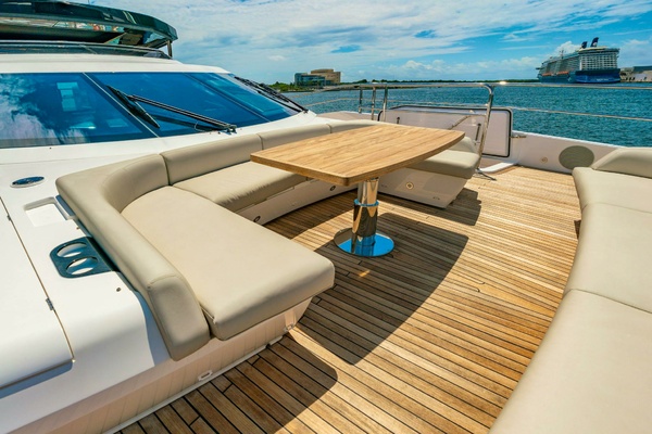 PURA VIDA 100ft Sunseeker Yacht For Sale