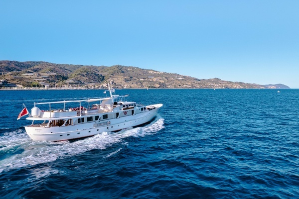 Photo of the 1970 Feadship Custom "ALHAMBRA"