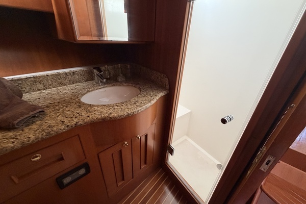 2006 Ocean Alexander 48