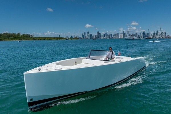 2014 VanDutch 40