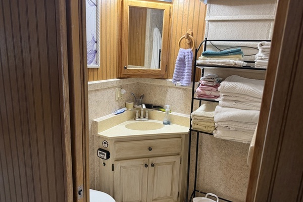 Horizon 6015 Yacht For Sale