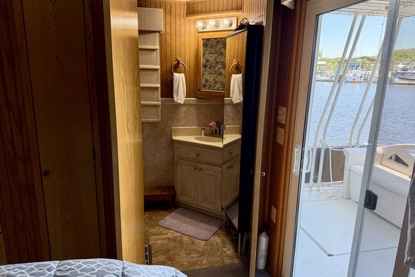 Horizon 6015 Yacht For Sale