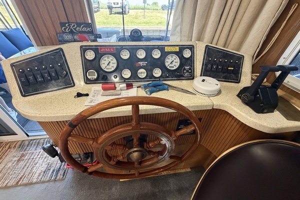 Photo of the 2001 Horizon 6015 "Miss Louise"