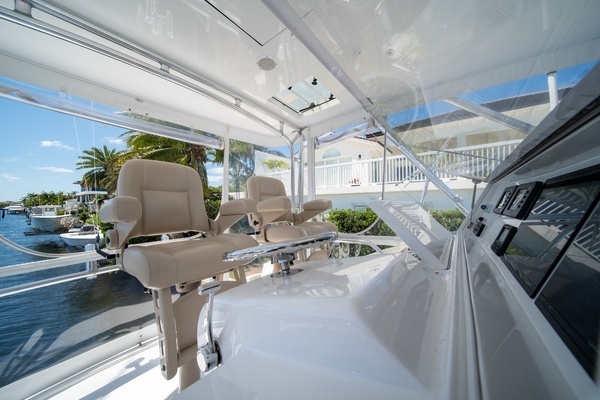 2017 Hatteras 54