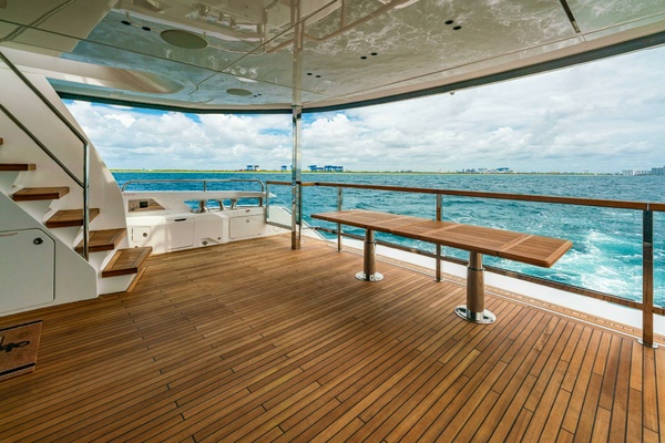 PURA VIDA 100ft Sunseeker Yacht For Sale