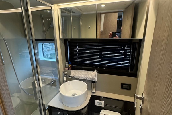 2019 Azimut 53