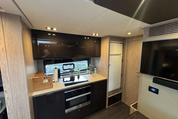 2019 Azimut 53