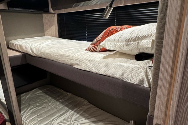 2019 Azimut 53