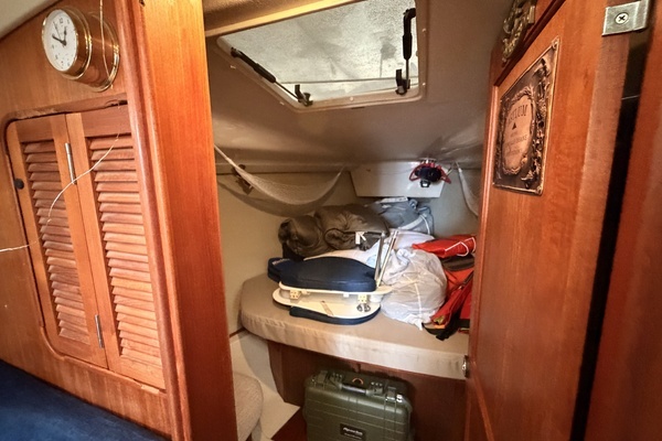 Photo of the 1990 Hunter 37.5 "Final Frontier"