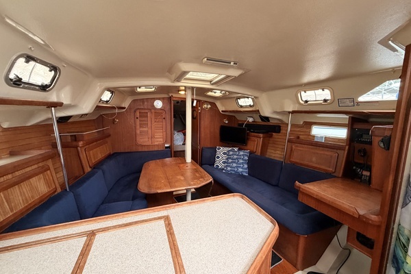 Photo of the 1990 Hunter 37.5 "Final Frontier"
