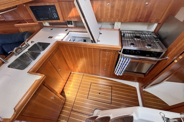 Photo of the 2002 Hunter 386 "Kalena"