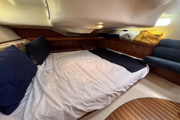 Photo of the 2002 Hunter 386 "Kalena"