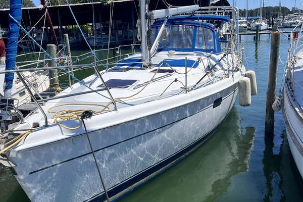 37-ft-Hunter-2002-386-Kalena-Deltaville Virginia United States yacht for sale