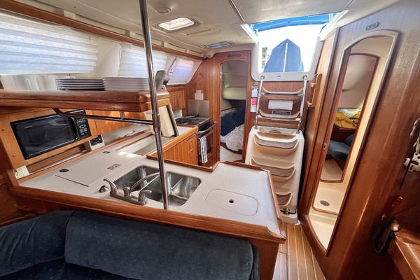 Kalena 37ft Hunter Yacht For Sale