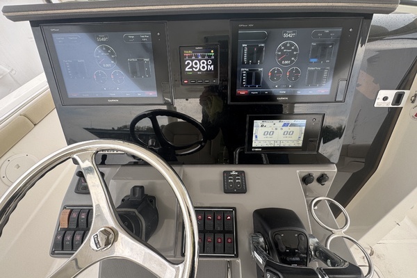 2019 Pursuit 32